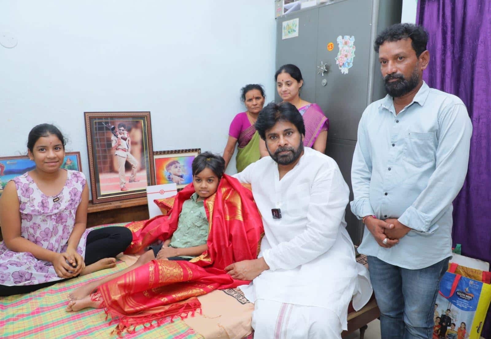 Pawan Kalyan Fan Dies: పవన్ కళ్యాణ్ వీరాభిమాని నిరంజన్‌ మృతి.. ఆ కోరిక తీరకుండానే..!