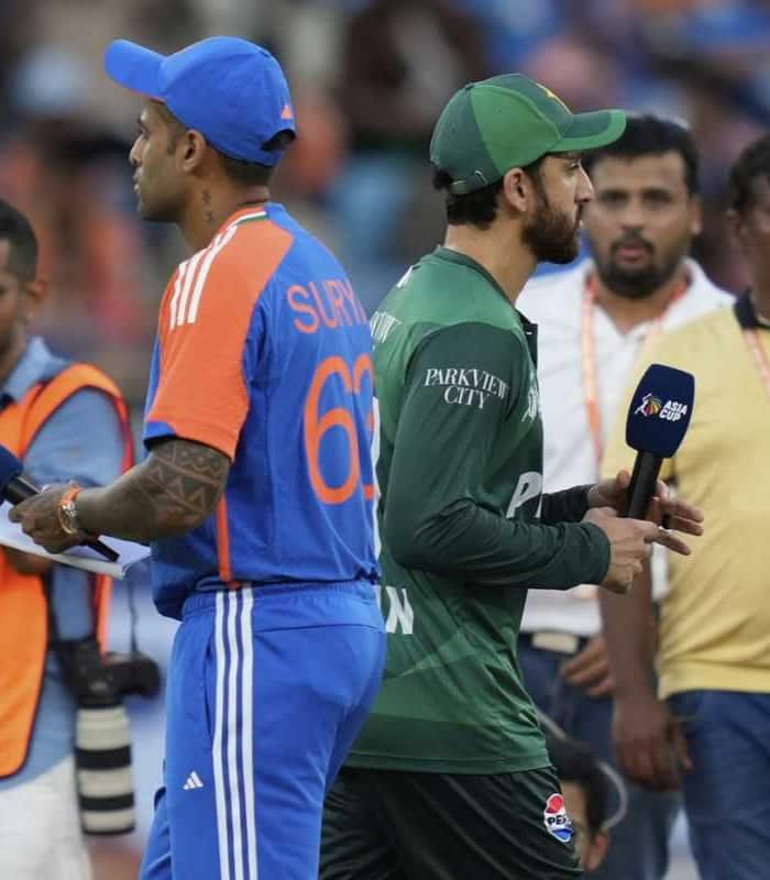 क्रिकेट एशिया कप 2027 का फॉर्मेट: आगामी एशिया कप वनडे फॉर्मेट में खेला जाएगा. 8 टीमों को 2 ग्रुप्स में बांटा जाएगा. प्रत्येक टीम अपने ग्रुप की टीमों से 1-1 मैच खेलेगी. दोनों ग्रुप्स की टॉप-2 टीमें सुपर-4 में आएंगी और अन्य 3 टीमों से एक-एक मैच खेलेगी. टॉप-2 टीमों के बीच खिताबी भिड़ंत होगी.