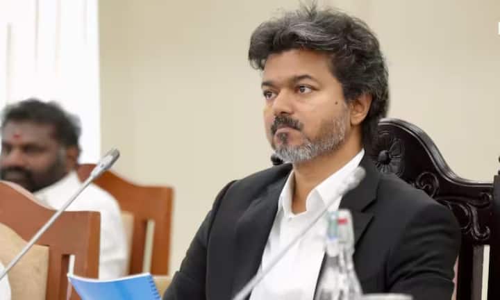 শেষ পর্যন্ত ২০২৪ সালের ২ ফেব্রুয়ারি নিজের রাজনৈতিক দল ‘তামিলগা বেত্তী কড়গম’ (TVK)-এর সূচনা করেন বিজয়। ২০২৬ সালের মার্চ মাসে বিজয় ঘোষণা করেন ২৩৪টি আসনেই প্রতিদ্বন্দ্বিতা করবে TVK.