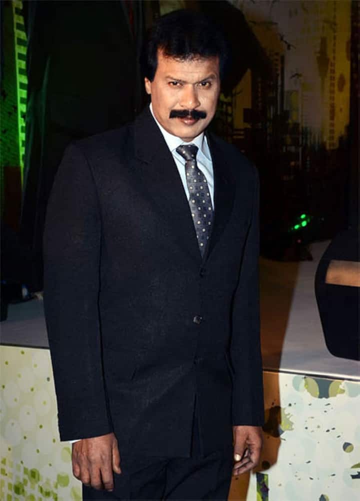 दिनेश फडनीस (फ्रेडरिक) - फ्रेडरिक का किरदार निभाने वाले दिनेश ने दर्शकों का खूब मनोरंजन किया. साथ ही कई ऐसे केस को सुलझाए, जिसने सभी को स्क्रीन से बांधे रखा. हालांकि 2023 में मल्टीपल ऑर्गन फेल्योर की वजह से उन्होंने दुनिया को अलविदा कह दिया.