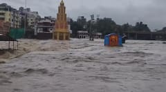 Nashik Rain News: नाशिकमध्ये मुसळधार पाऊस, कुंभमेळासाठी उभारलेले ऑफिस पाण्यात वाहून गेले; दुतोंड्या मारुतीच्या छातीपर्यंत पुराचे पाणी, PHOTO