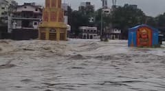 Nashik Rain News: नाशिकमध्ये मुसळधार पाऊस, कुंभमेळासाठी उभारलेले ऑफिस पाण्यात वाहून गेले; दुतोंड्या मारुतीच्या छातीपर्यंत पुराचे पाणी, PHOTO