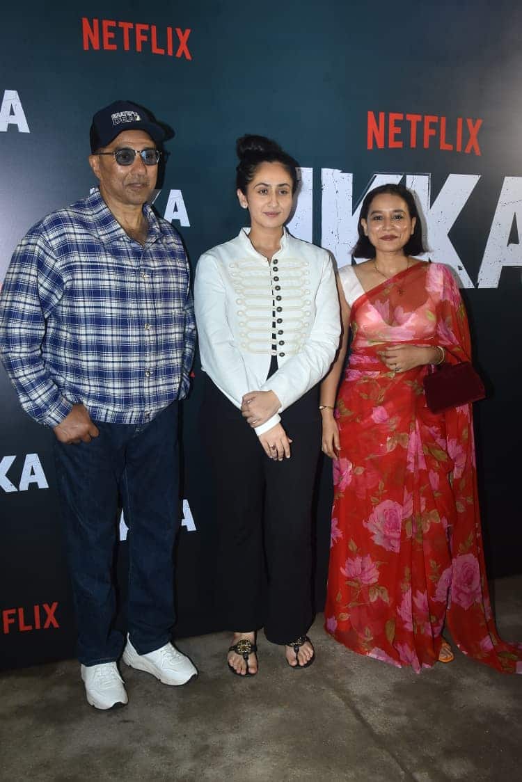 Sunny Deol's wife Pooja seen in the screening of 'Ikka', the actor said this about Akshay Khanna
