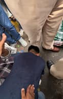 Abhijeet Dipke: गुडघे टेकले, पोलीस अधिकाऱ्याचे पाय धरले; अभिजीत दीपकेंचा दिल्लीतला आंदोलनस्थळाचा व्हिडिओ व्हायरल