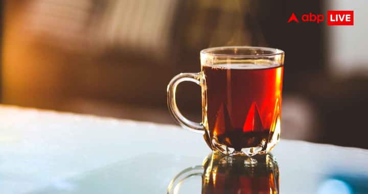 Ginger-turmeric tea has very low calories. Along with this, it contains natural plant elements and antioxidants obtained from fresh herbs and spices. It also does not contain caffeine, hence it can be made a part of a balanced diet during monsoon.