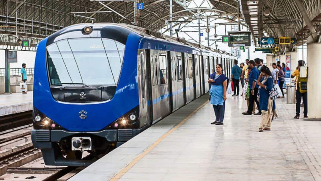 Chennai Metro Rail : இனி ரூ.2,500 அபராதம்.! மெட்ரோ ரயிலில் இந்த 3 விதிகளை மீறினால்- சென்னை மெட்ரோ அதிரடி அறிவிப்பு