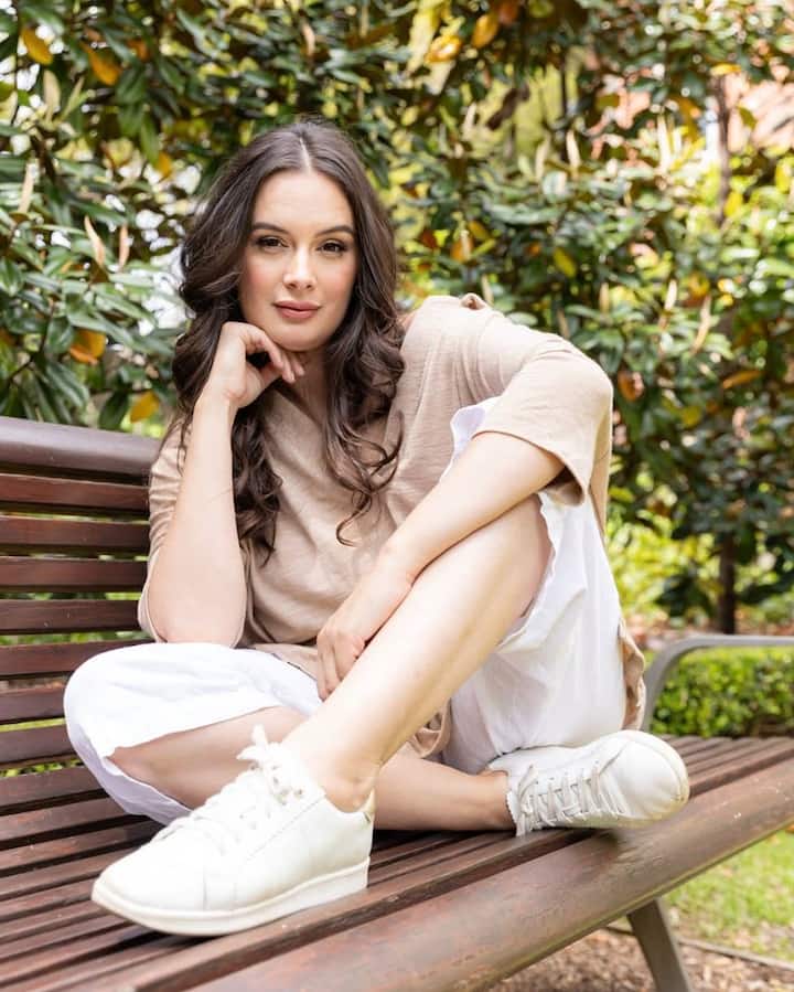 Evelyn Sharma was last seen in the year 2019 in Prabhas starrer film 'Saaho'. People liked her acting in the film. However, since then she has not appeared in any project.