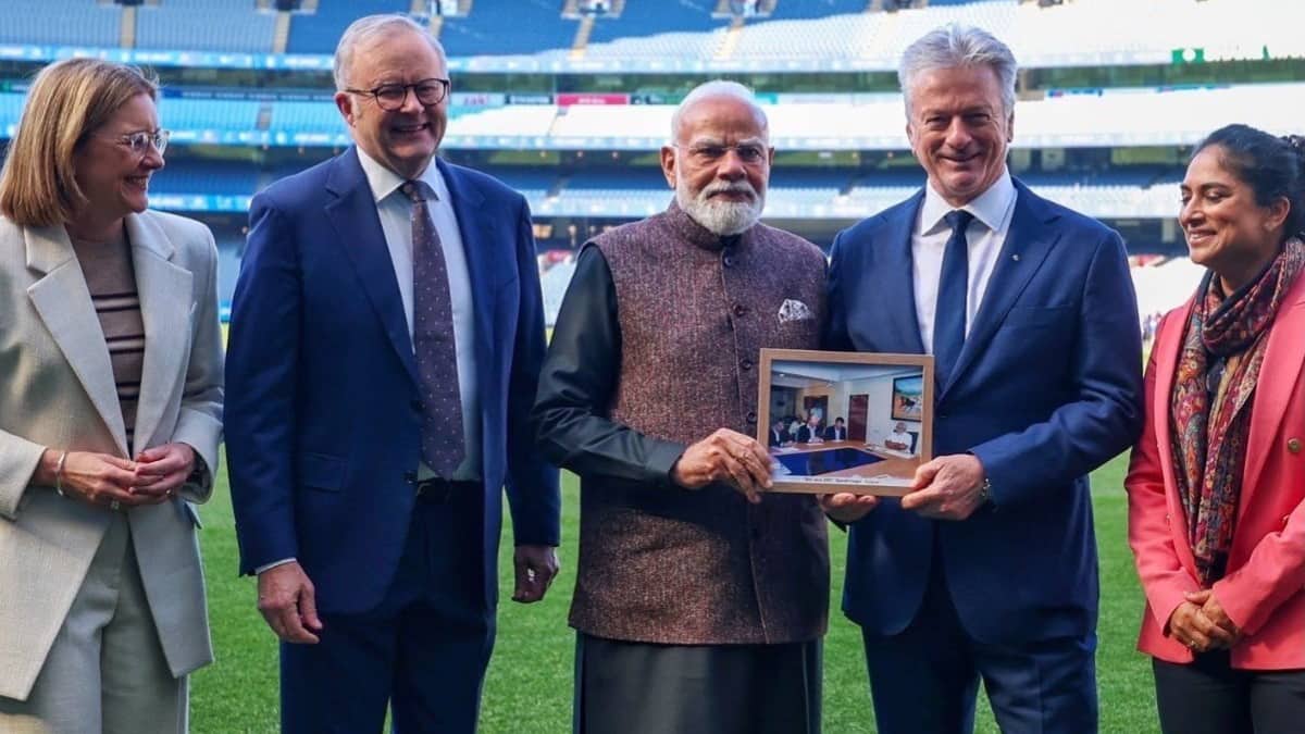 PM Modi Meets Steve Waugh at MCG