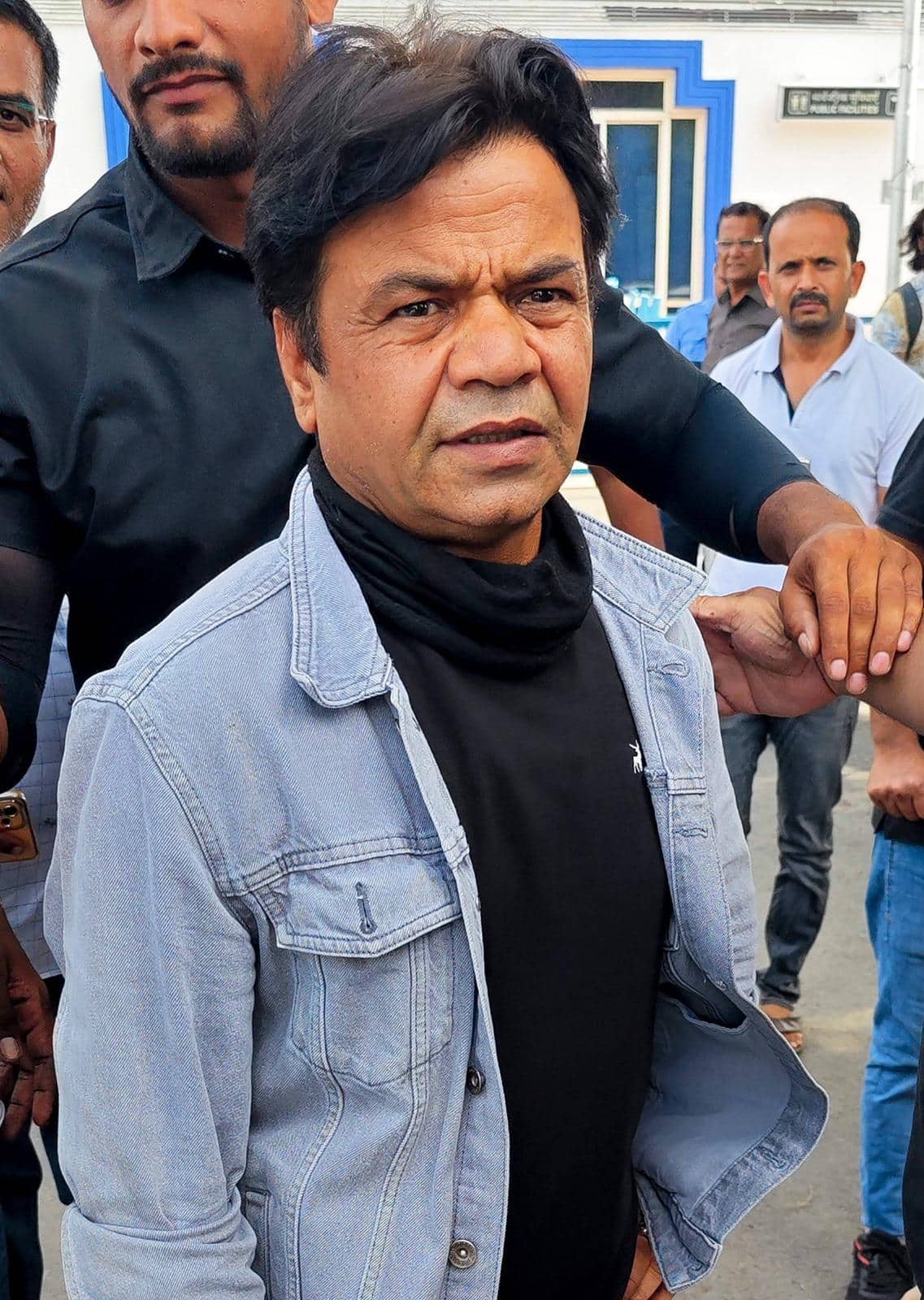 Net worth of 85 crores, projects worth 1200 crores... still Rajpal Yadav will go to jail for only 9 crores