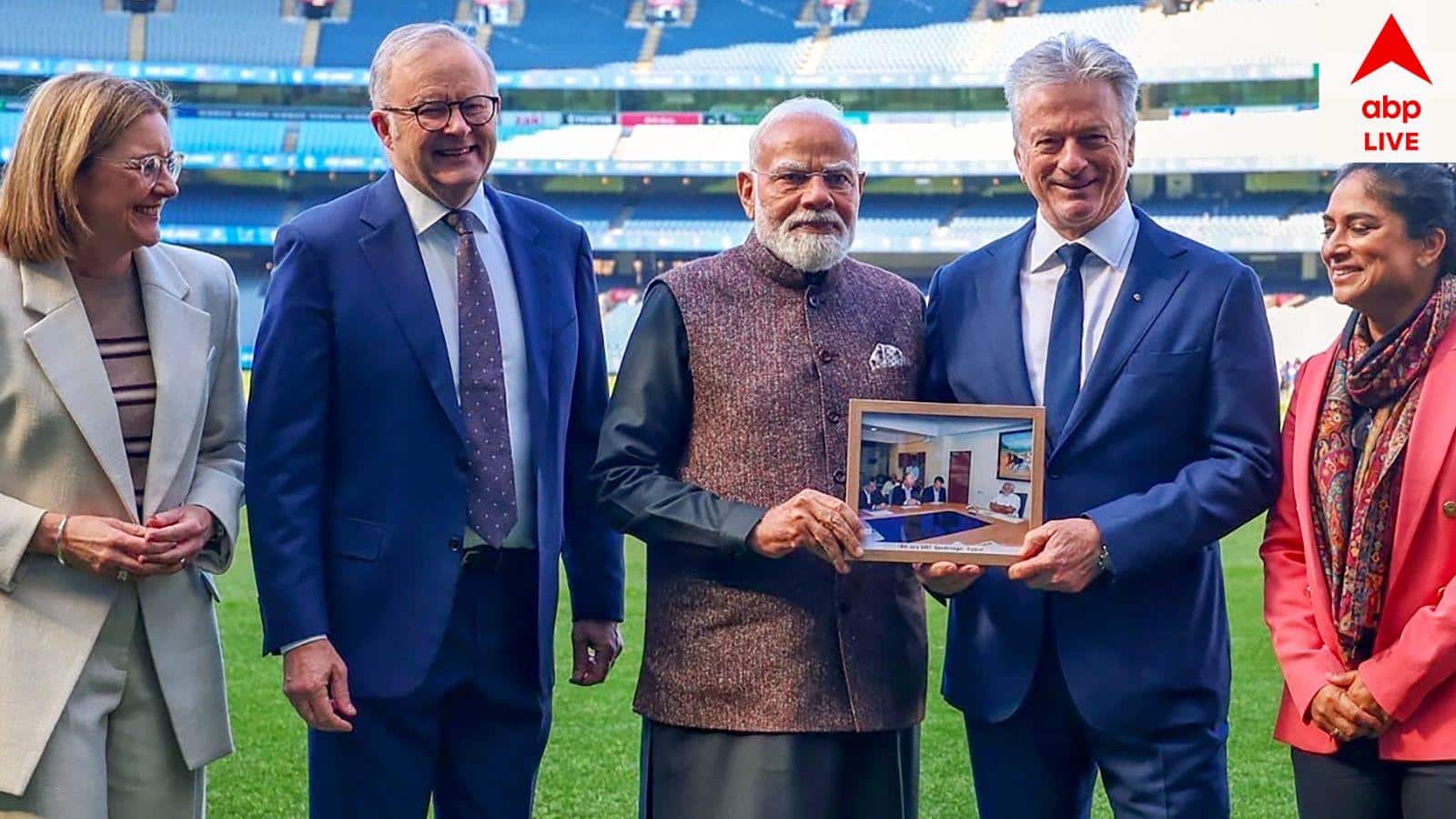 Narendra Modi: পাশে কিংবদন্তি স্টিভ ওয়া, ঐতিহ্যের মেলবোর্ন ক্রিকেট গ্রাউন্ডে গিয়ে কী বার্তা দিলেন মোদি?