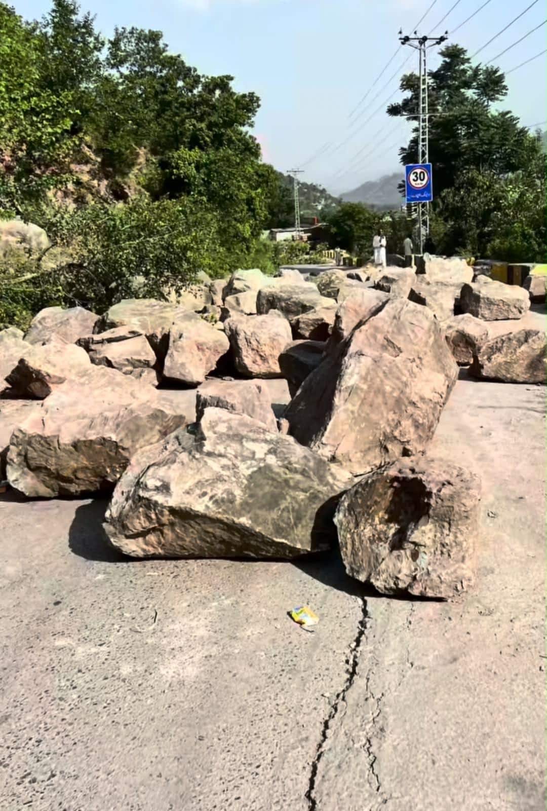 PoK Braces For 'Final Standoff'; 3 Killed, Protesters Block Roads Before July 15