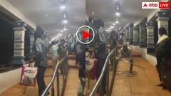 मंदिर दर्शन करने जा रहे भक्तों के सामने अचानक आ गया तेंदुआ, फिर मची भगदड़- वीडियो वायरल