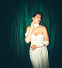 Nargis Fakhri Photoshoot: વ્હાઈટ ઓફ શોલ્ડર આઉટફીટમાં ગોર્જિયસ લાગી નરગીસ ફખરી
