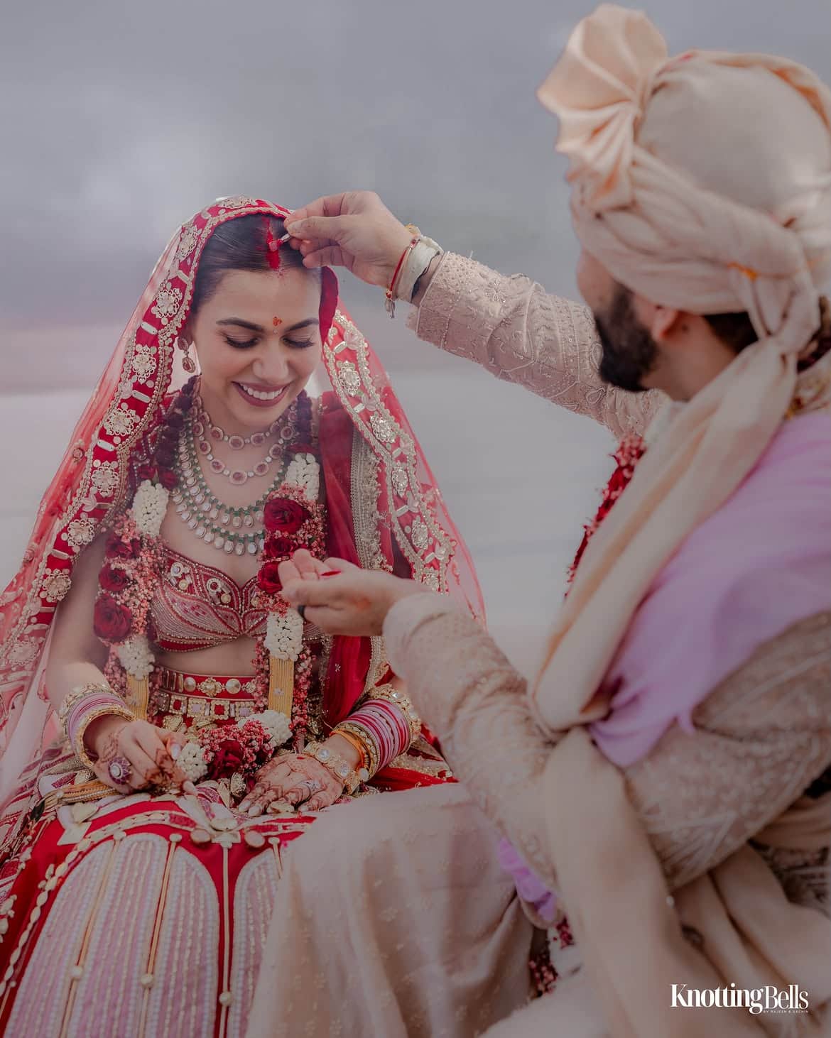 Palak Purswani has become a bride at the age of 32. On June 26, she took seven vows with her boyfriend Rohan Khanna and started a new life.
