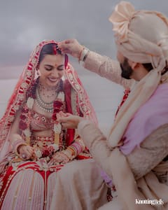 'बिग बॉस ओटीटी 2' फेम पलक पुरसवानी ने रचाई शादी, महादेव की मूर्ति के सामने लिए फेरे, देखें तस्वीरें