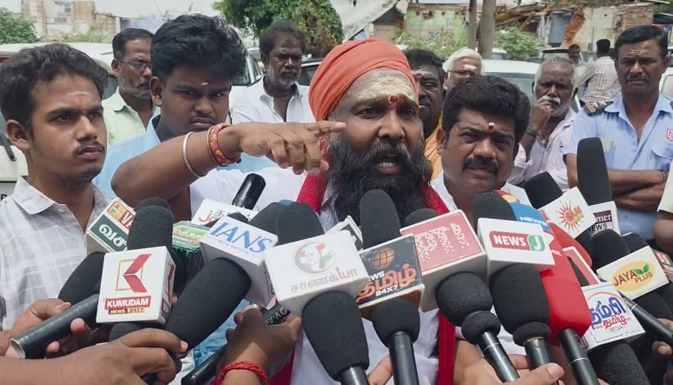 விஜய் ஆட்சியில் முருகனுக்கே மொட்டை! பழனி கோயில் நிலம் ரூ.110 கோடி சுருட்டல் - மொட்டையடித்து ராமரவிக்குமார் ஆவேசம்