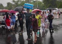 Weather Alert: ভারী থেকে অতি ভারী বৃষ্টির পূর্বাভাস, জারি কমলা-হলুদ সতর্কতা, রবিবার দুর্যোগে ভাসবে কোন কোন জেলা ?