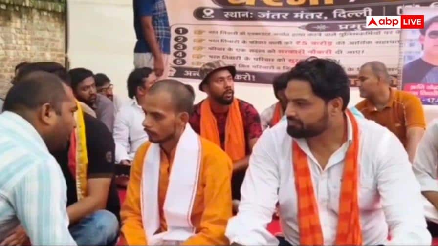 भरत तिवारी को इंसाफ दिलाने समर्थकों के साथ दिल्ली पहुंचा भाई, जंतर-मंतर पर दिया धरना, कहा- 'जब तक सरकार...'