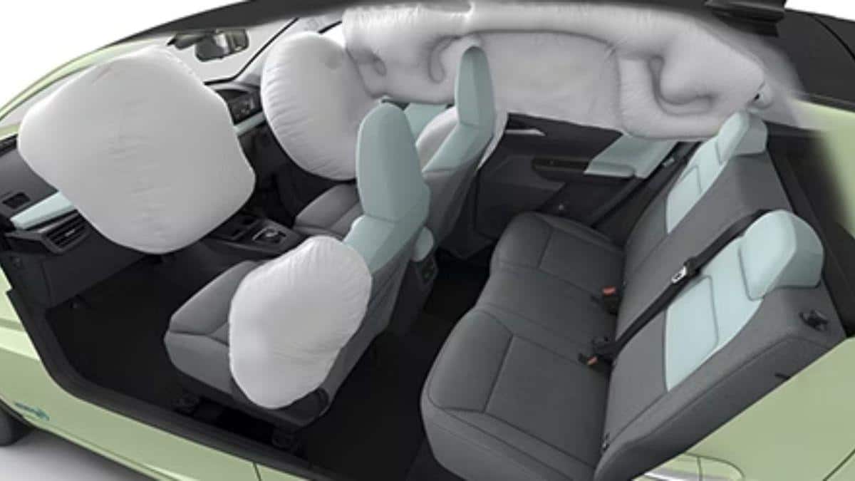 Tata Tiago: பட்ஜெட்டில் பாதுகாப்பான EV கார் - 285KM ரேஞ்ச், 4 ஸ்டார் ரேட்டிங் - ரூ.4500 போதும், EMI விவரங்கள்
