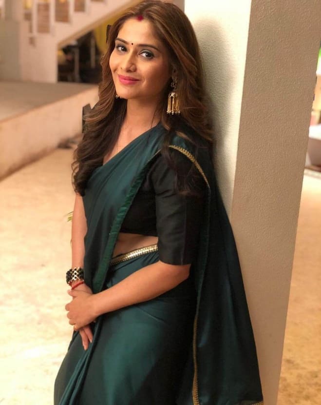 गोविंदा की भांजी और एक्ट्रेस आरती सिंह ने रियलिटी शो 'बिग बॉस 13' के दौरान एक बेहद चौंकाने वाला खुलासा किया था. उन्होंने रोते हुए बताया था कि जब वो बहुत छोटी थीं, तब उनके ही घर के एक नौकर ने उनके साथ छेड़छाड़ करने और उनका यौन शोषण करने की कोशिश की थी.
