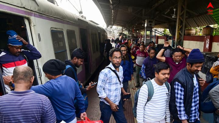 তারকেশ্বর ও শেওড়াফুলির মধ্য়ে ৬ জোড়া ইএমইউ স্পেশাল ট্রেন এবং ব্যান্ডেল ও শেওড়াফুলির মধ্য়ে দুই জোড়া ইএমইউ স্পেশাল ট্রেন, সকল সোমবার এবং অন্যান্য উৎসবের দিনগুলিতে, সময়সূচি অনুযায়ী চলবে।