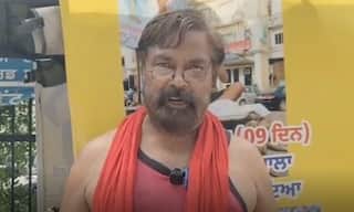  Barnala ਦੇ ਜੱਚਾ-ਬੱਚਾ ਹਸਪਤਾਲ ਬਾਹਰ ਰਿਟਾਇਰਡ ਰੇਡੀਓਗ੍ਰਾਫਰ ਦਾ ਅਨੋਖਾ ਧਰਨਾ, ਭੀਖ ਮੰਗ ਕੇ ਕੀਤਾ ਰੋਸ ਪ੍ਰਦਰਸ਼ਨ
