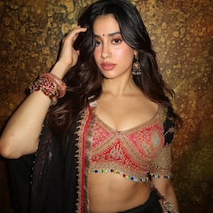 Janhavi Kapoor Black Outfit: काळ्या लेहेंग्यात जान्हवी कपूरचा रॉयल लूक; 1.5 लाखांच्या डिझायनर आउटफिटने वेधलं लक्ष, PHOTOs