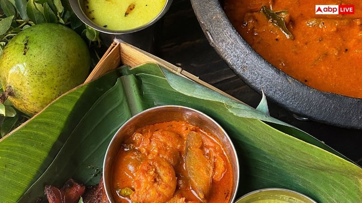 दक्षिण भारत में केले के पत्तों पर खाना परोसना पवित्रता, मेहमाननवाजी और समानता का प्रतीक है.