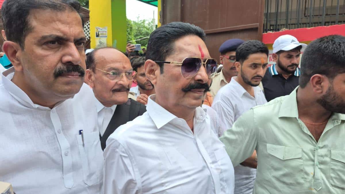 मोकामा विधायक अनंत सिंह ने एमपी-एमएलए कोर्ट में किया सरेंडर, जानिए क्या है पूरा मामला
