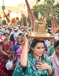 Prajakta Gaikwad: भाळी टिळा, डोक्यावर तुळशी वृंदावन; 'स्वराज्यरक्षक संभाजी' फेम अभिनेत्री पोहोचली वारीत, PHOTO's वर कौतुकाचा वर्षाव