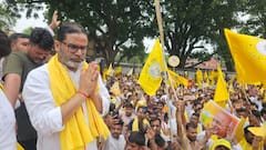 PHOTOS: प्रशांत किशोर का नामांकन से पहले बड़ा दावा, 'भीड़ देख लीजिए, BJP का गढ़ है तो…'