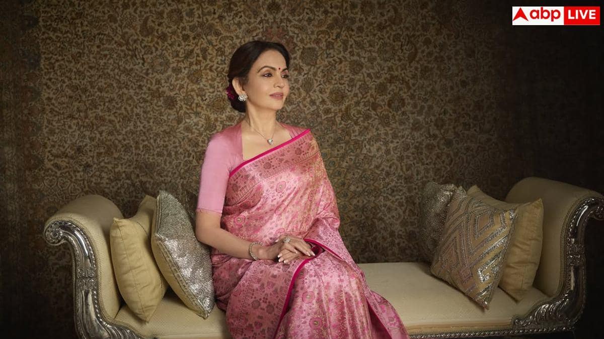 Nita Ambani Saree: नीता अंबानी ने हीरों के गहनों संग दिखाई शाही शान, 2 महीने में तैयार हुई यह बनारसी साड़ी
