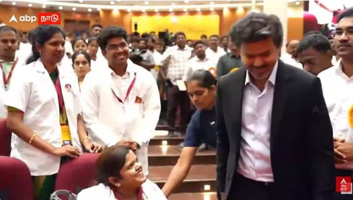 முதல்வர் விஜய் கீழே இறங்கி வந்து பணி நியமன ஆணை; 'கழிவிரக்கப் பார்வை'- திமுக கண்டனம்!