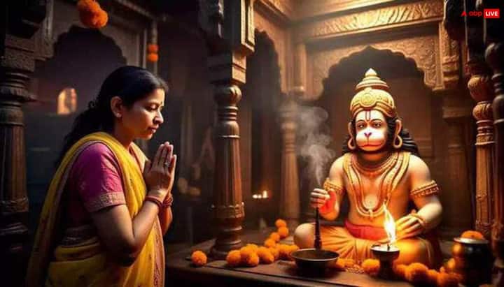 इंटरव्यू देने से पहले घर पर हनुमान चालीसा का श्रद्धापूर्वक पाठ करें. इंटरव्यू के दिन लाल या केसरिया रंग के वस्त्र अथवा इन्हीं रंगों का कोई छोटा-सा हिस्सा, जैसे टाई, दुपट्टा या रुमाल, अपने साथ रखना भी शुभ माना जाता है. ज्योतिषीय मान्यता के अनुसार ये रंग ऊर्जा, आत्मबल और साहस का प्रतिनिधित्व करते हैं तथा भगवान हनुमान से जुड़े माने जाते हैं.