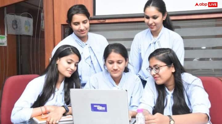NEET परीक्षा पास करना मेडिकल कॉलेज में सीट मिलने की गारंटी नहीं है. अच्छे अंक और बेहतर रैंक के साथ-साथ उम्मीदवारों को मेडिकल काउंसलिंग में हिस्सा लेना जरूरी होता है. इसके बाद कॉलेज और संबंधित संस्थानों द्वारा तय किए गए सभी नियमों को पूरा करना होता है, तभी एडमिशन की प्रक्रिया आगे बढ़ती है.