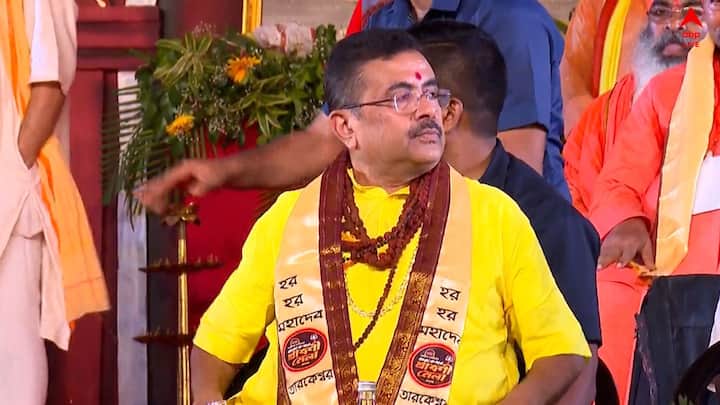 শ্রাবণ মাস শিবের জন্ম মাস।এই মাসে শিবের মাথায় জল ঢাললে পুণ্যলাভ হয়- সেই বিশ্বাসে তারকনাথের মাথায় জল ঢালতে লক্ষ লক্ষ ভক্তের ভিড় হয় তারকেশ্বর মন্দিরে।