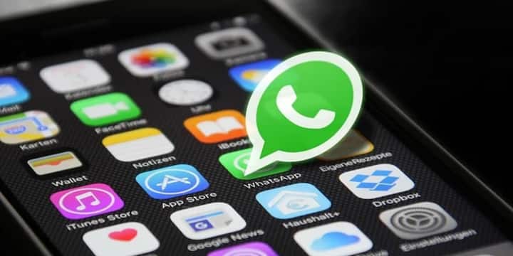जानकारी के लिए बता दें कि आजकल कई बार अनजान लोग केवल प्रोफाइल फोटो देखकर किसी व्यक्ति की पहचान, नौकरी, परिवार या और भी दूसरी निजी जानकारी का अंदाजा लगाने की कोशिश करते हैं. ऐसे में प्रोफाइल फोटो की विजिबिलिटी को लिमिटेड करना आपकी डिजिटल सेफ्टी को मजबूत बनाता है. खासकर ये फीचर महिलाओं, छात्रों और बिजनेस यूजर्स के लिए काफी बेहतर साबित होता है.
