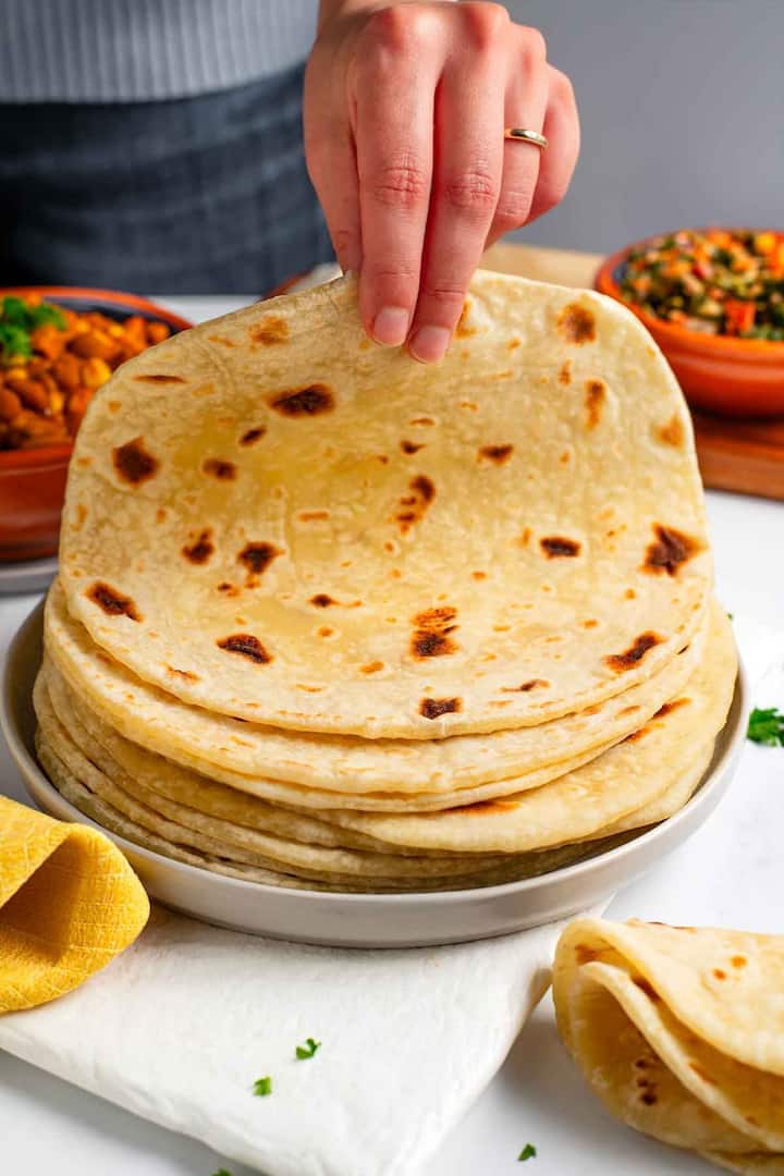 चपात्या भाजताना शक्यतो तवा आधी गरम करा. नंतर चपाती शेकून घ्या. गॅसची फ्लेम जास्त ठेऊ नका.
