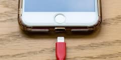 iPhone यूजर्स सावधान! चार्जिंग के समय ये 4 गलतियां पड़ सकती हैं भारी