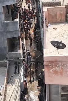 Noida Mamura Fire: नोएडा के ममूरा गांव में लगी भीषण आग, डरा देंगी तस्वीरें, सामने आई ये वजह