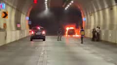 Car Fire In Coastal Road Mumbai: मुंबईतील कोस्टल रोडवरील बोगद्यात कारला आग, सर्व गाड्या सोडून पळाले, भुयारात धुराचे मोठे लोण, नेमकं काय घडलं?