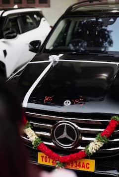Hema Mercedes Benz GLS 450d: కూతురితో బెంజ్ కారు ముందు హేమ ఫోజులు... రేటు ఎంతో తెలుసా?