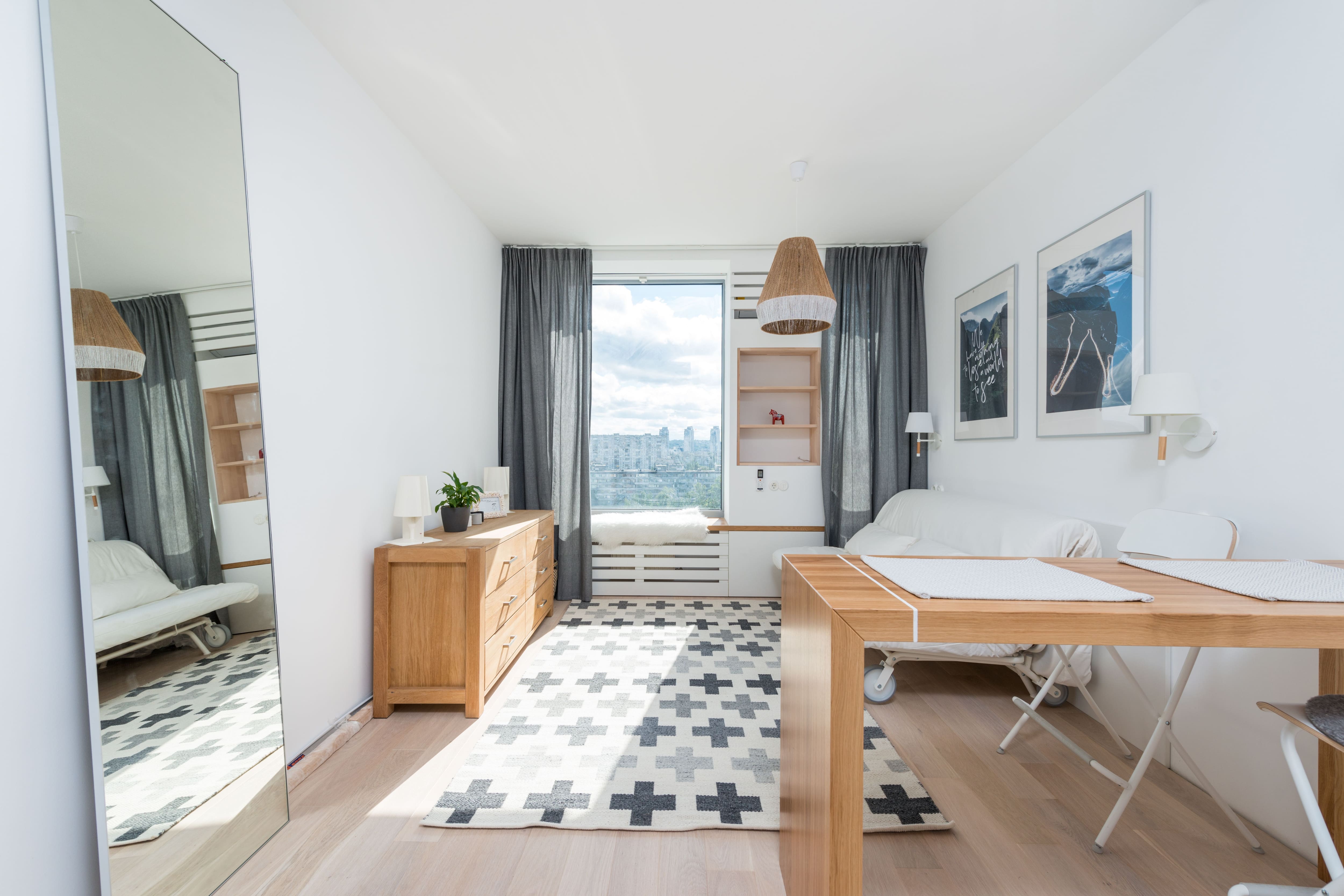 4 Simple Decor Hacks To Make A Small Room Feel Bigger And More Luxurious