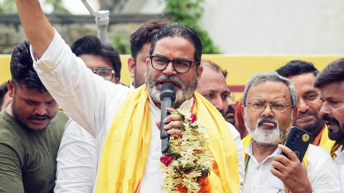 प्रशांत किशोर को चुनाव के बीच बड़ा झटका, केसी सिन्हा सहित जन सुराज के कई नेता BJP में शामिल