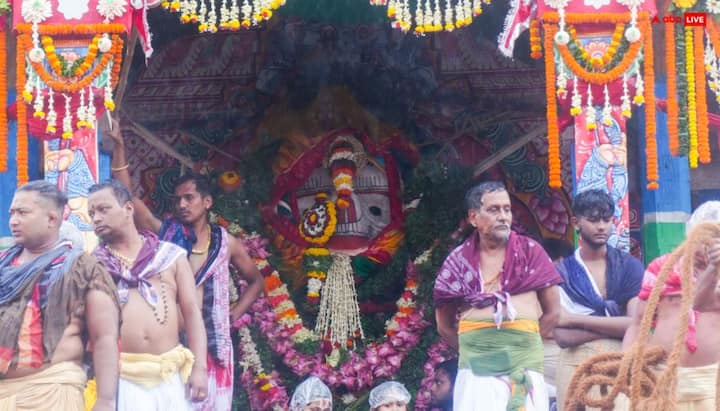 जगन्नाथ रथ यात्रा जब शुरू होती है तो वह गुंडिचा मंदिर तक जाती है. गुंडिचा भगवान जगन्नाथ जी की परम भक्त थी, इसलिए हर साल वह उनसे मिलने यहां आते हैं. वही जब जगन्नाथ रथ यात्रा वापस लौटती है तो इसे बहुड़ा यात्रा कहते हैं.