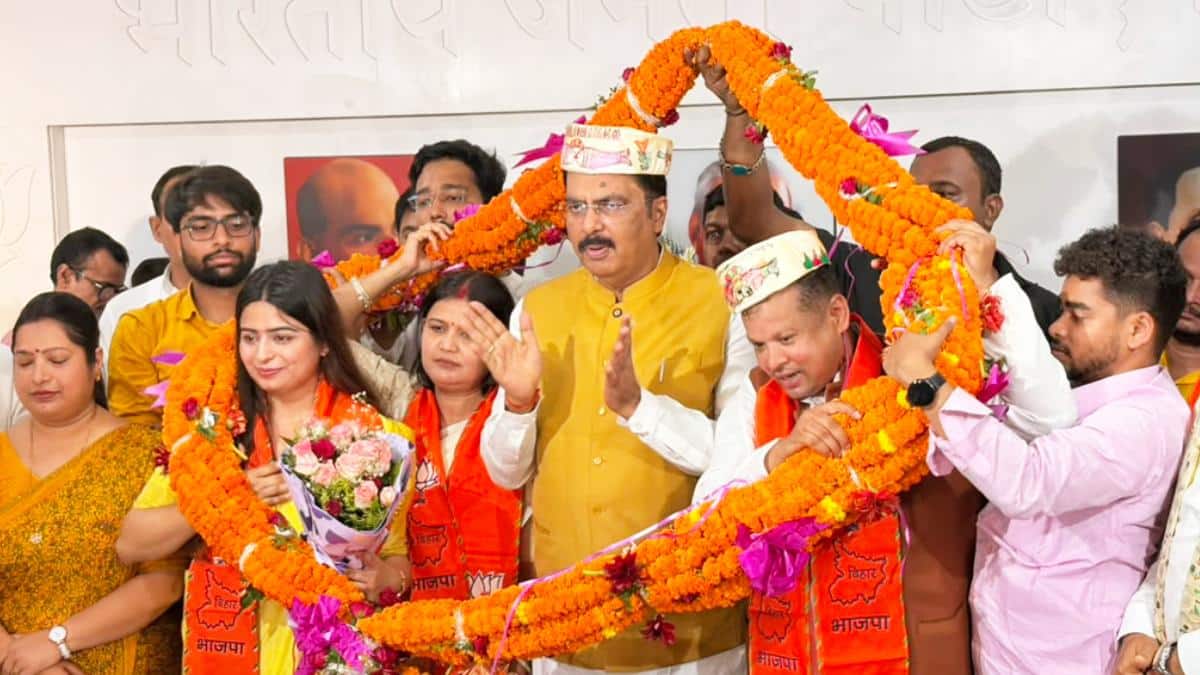 मुकेश सहनी और जन सुराज को झटका, मधुकर आनंद और चेतना झांब ने थामा BJP का दामन