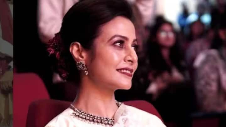 সংসদীয় আইন অনুযায়ী, কোনও অধিবেশনে যোগ না দিয়ে, রাজ্যসভার সাংসদ হিসেবে মাত্র দু’মাস অতিবাহিত করলেও অর্থনৈতিক সুযোগ-সুবিধা প্রাপ্য। তবে সেক্ষেত্রে আজীবন পেনশন মিলবে না। রাজ্যসভার সাংসদদের বেসিক মাসে ১ লক্ষ টাকা। সংসদীয় ক্ষেত্রের অ্যালাওয়্যান্স ৭০০০০ টাকা করে। দফতরের খরচ মেলে ৬০০০০ টাকা। মেলে যাতায়াত, প্রয়োজনীয় জিনিসপত্রের খরচও। তবে সাংসদ হিসেবে পাঁচ বছর অতিবাহিত করলেই মাসে ন্যূনতম ৩১০০০ টাকা পেনশন মেলে। আড়াই মাসের সাংসদ কোয়েল তা পাবেন না।