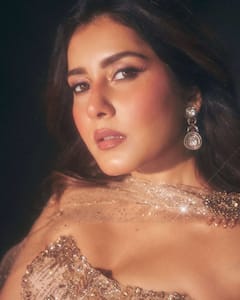 Raashii Khanna : బంగారు బొమ్మలా అందాల రాశి - ఏంజెల్‌ లుక్‌లో టాలీవుడ్ బ్యూటీ