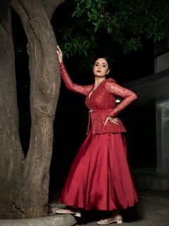 Sreemukhi: పెప్‌లమ్ లెహంగాలో శ్రీముఖి... ఇండో వెస్ట్రన్ డ్రస్‌లో బుల్లితెర రాములమ్మ