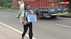 UP के अलीगढ़ निवासी अमन की पैदलयात्रा पहुंची आदिलाबाद, CM विजय से मिलने के तमिलनाडु जा रहा युवक